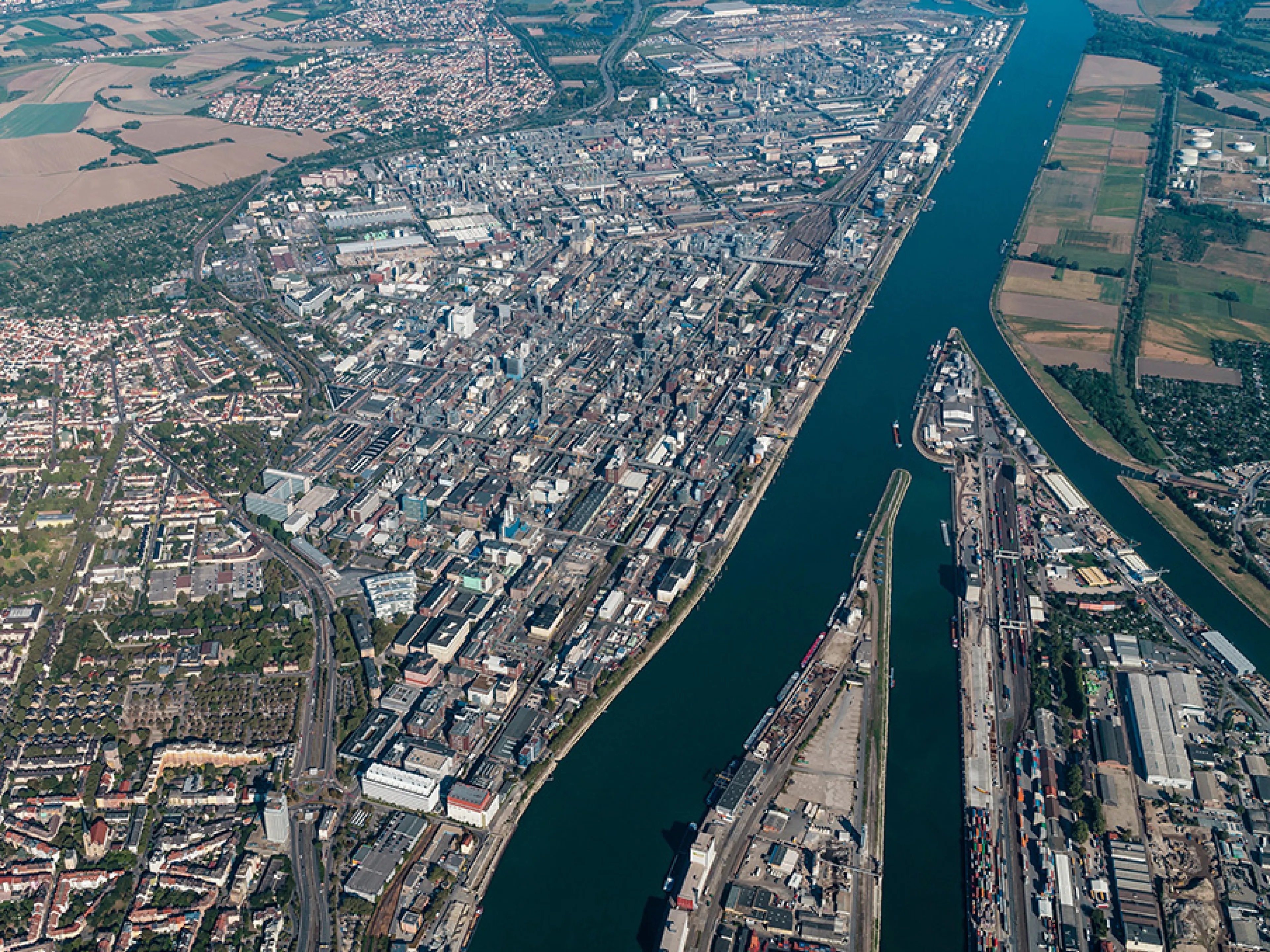  Die neue BASF-Anlage am Standort Ludwigshafen wird mit moderner Technik die bestehende Produktionsanlage ersetzen und soll in der zweiten Jahreshälfte 2027 in Betrieb gehen