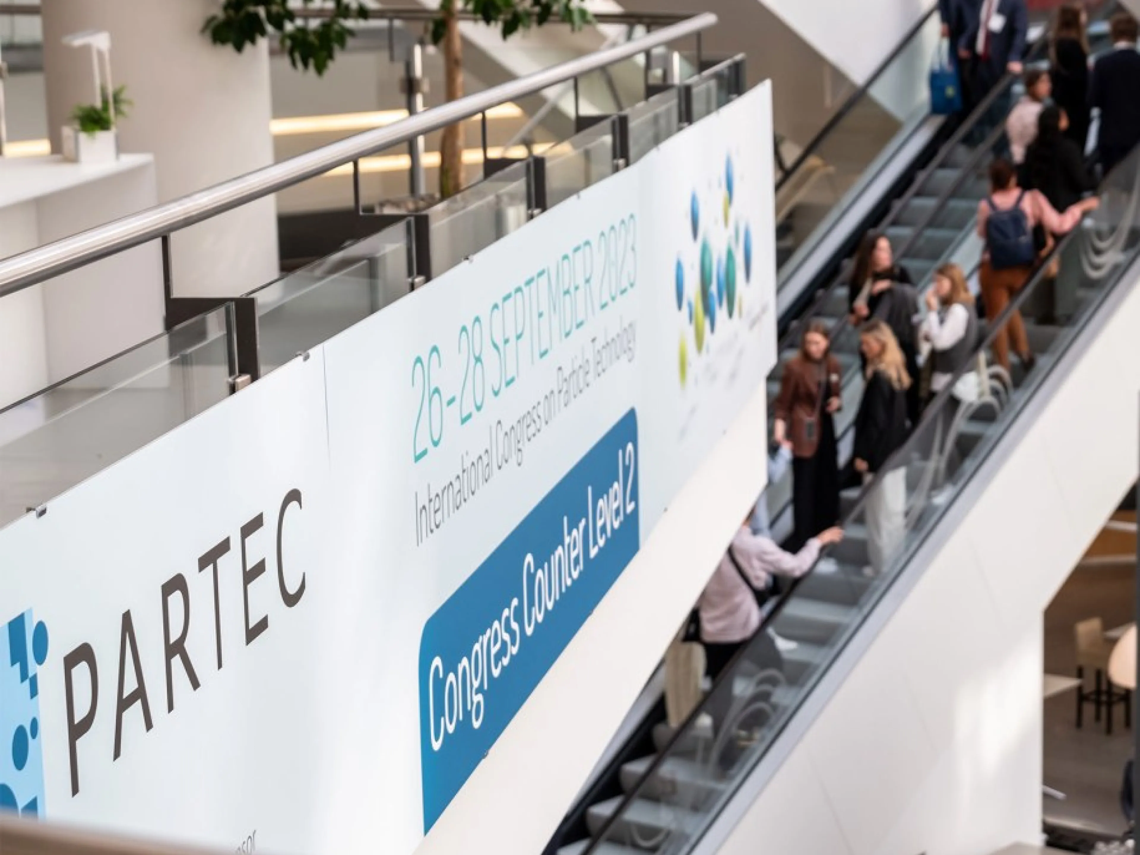 Die Partec 2025 bringt rund 500 Fachleute zur Partikeltechnologie nach Nürnberg - mit 400 Beiträgen, Nachwuchspreisen und starken Impulsen für die Zukunft