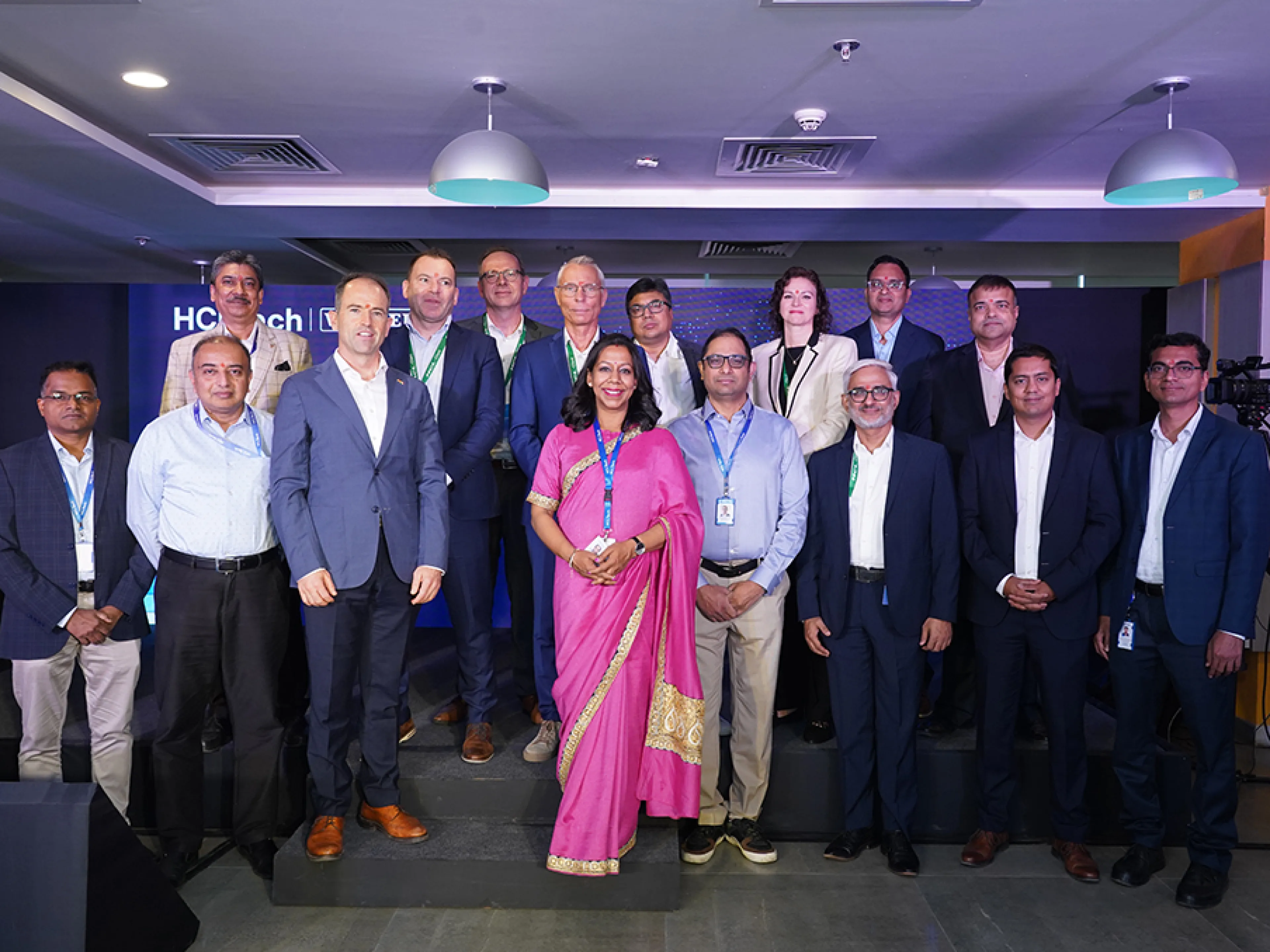 Führungskräfte von Wacker und „HCLTech“ feiern die Gründung des Global Capability Center im Juni 2026 in Pune in Indien