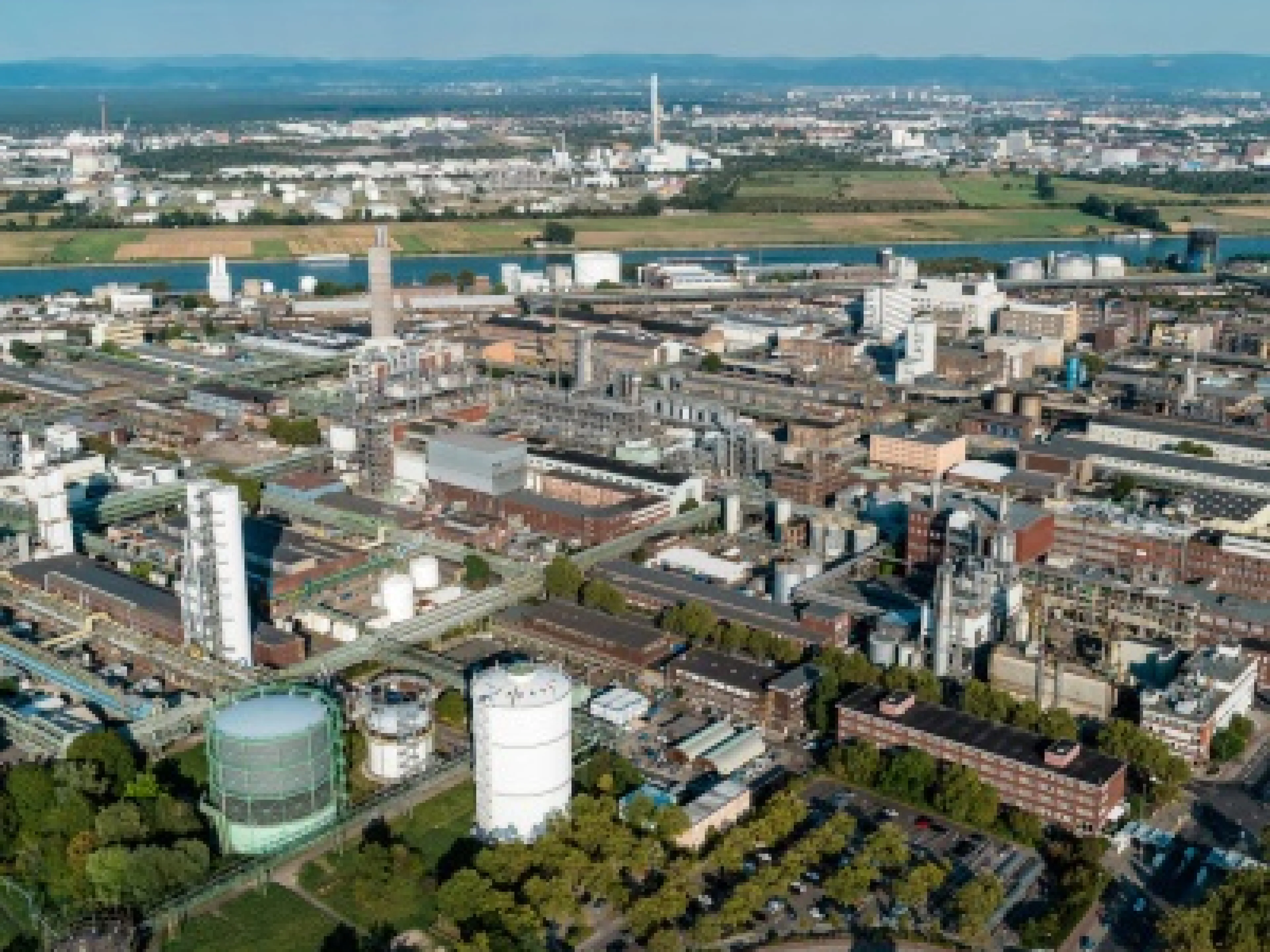 Das Herz der BASF-Gruppe ist die BASF SE mit ihrem Stammwerk in Ludwigshafen am Rhein