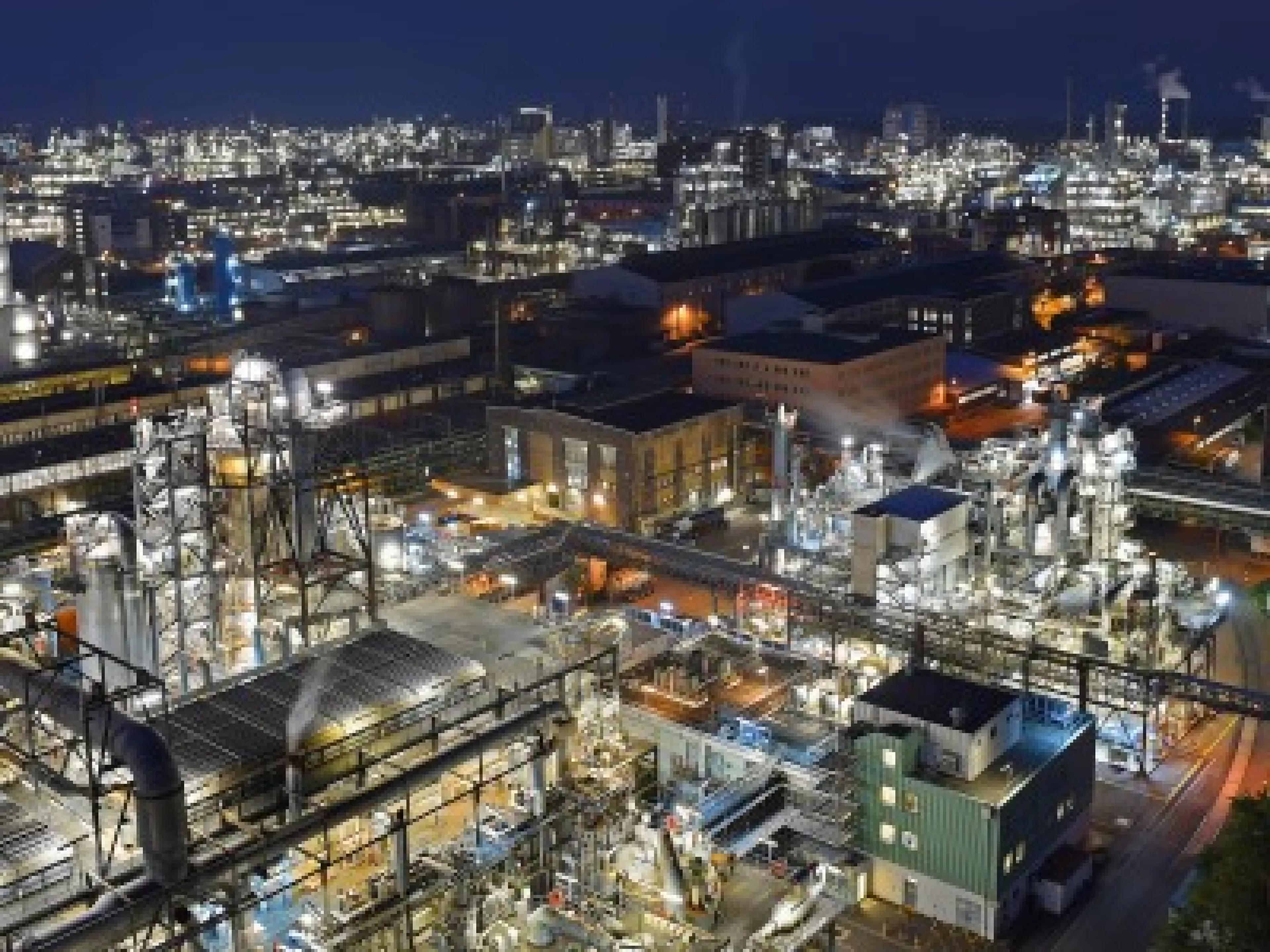 In rund 200 Produktionsanlagen werden am Standort Ludwigshafen viele Produkte für Kunden aus fast allen Branchen hergestellt