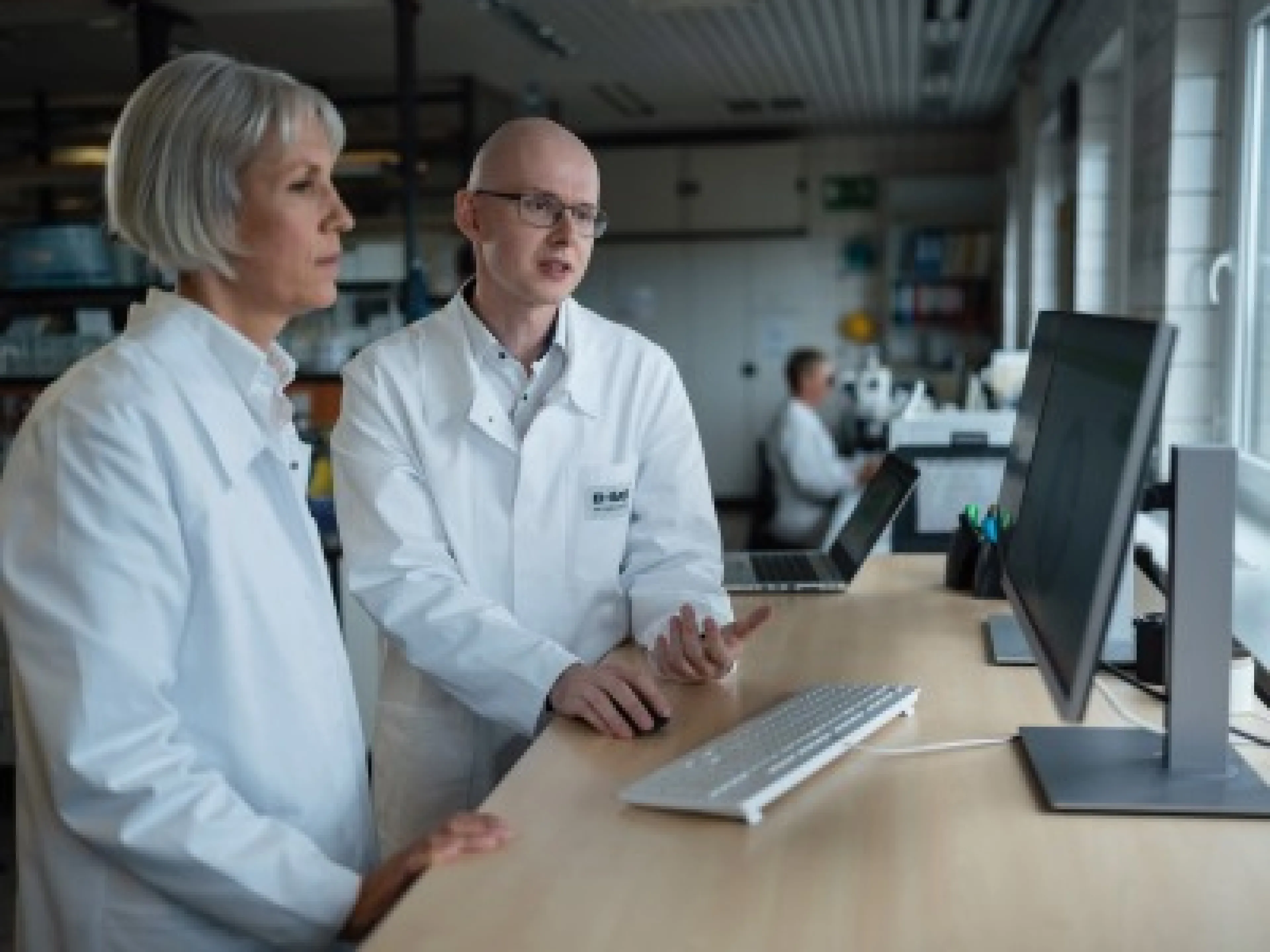 In Ludwigshafen unterstützt Dr. Stefan Seemayer, Experte für Protein Engineering und computergestützte Biologie, unter anderem Projektleiterin Dr. Barbara Navé, die große Datenmenge auszuwerten