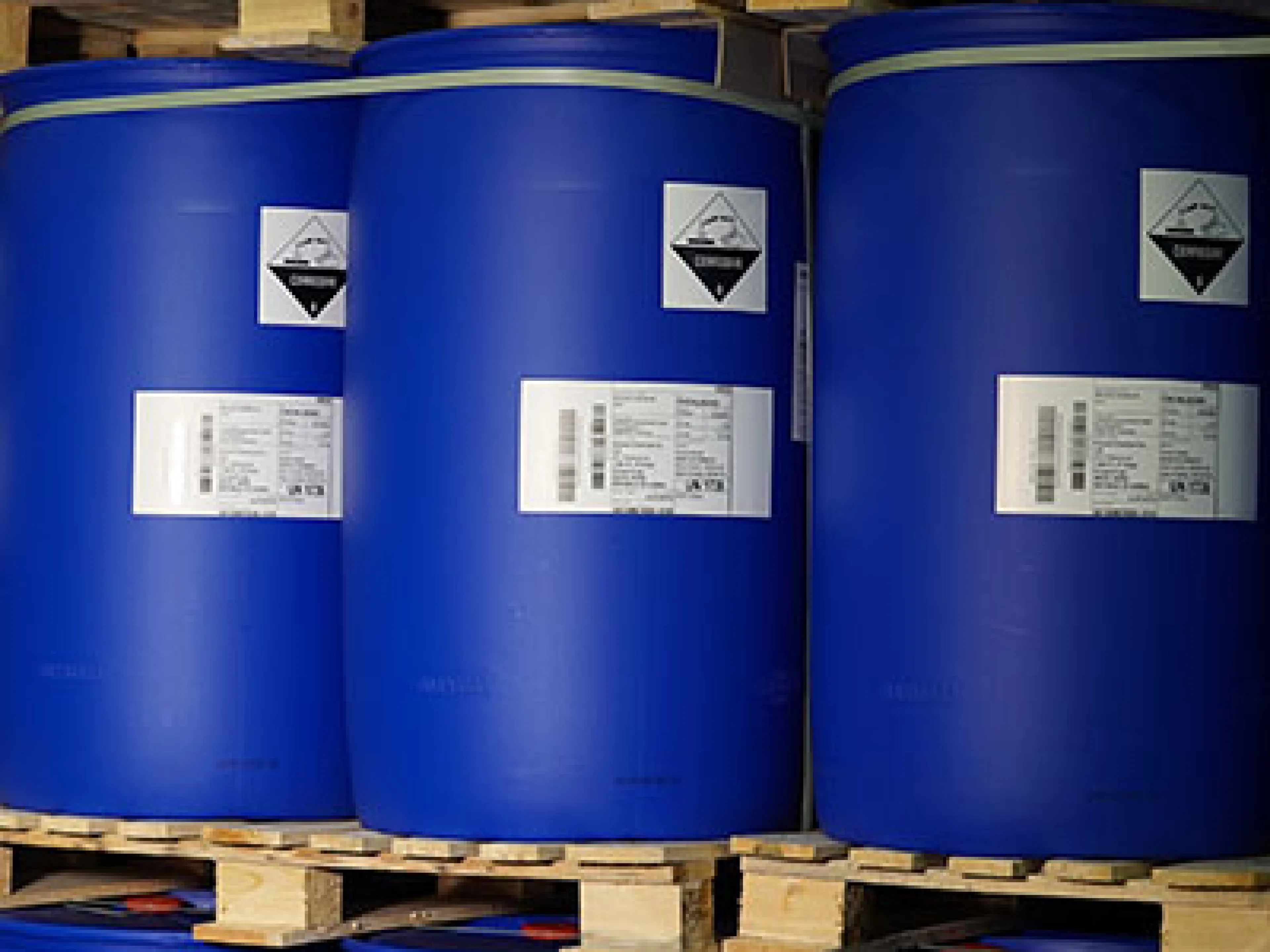 Bei der GHS-konformen Kennzeichnung seiner chemischen Erzeugnisse vertraut Lanxess auf die Technik von Bluhm Systeme.