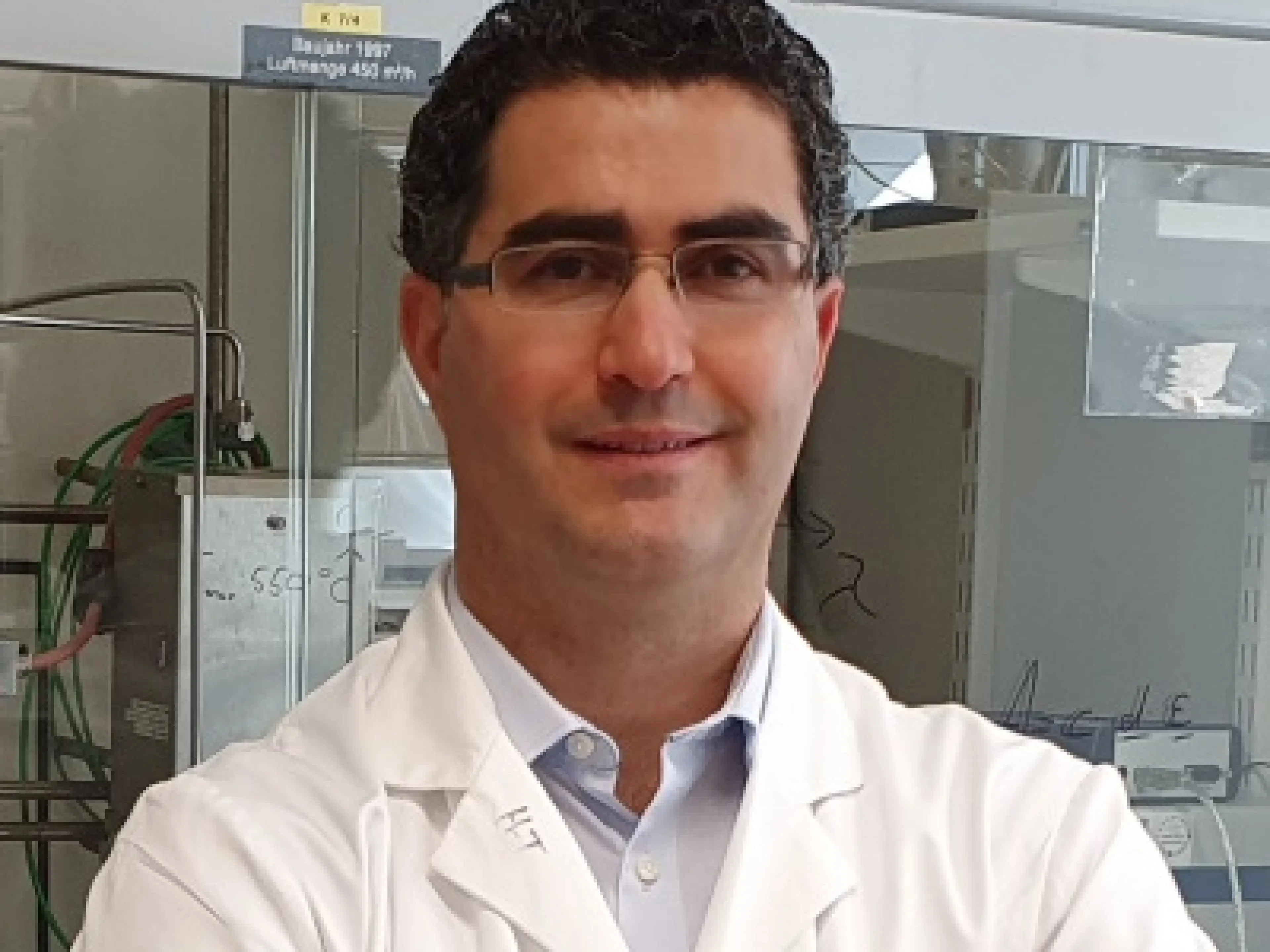 Harun Tüysüz vom MPI für Kohlenforschung erhält den Dechema-Preis 2019 für seine Arbeiten zur Entwicklung von Katalysatoren