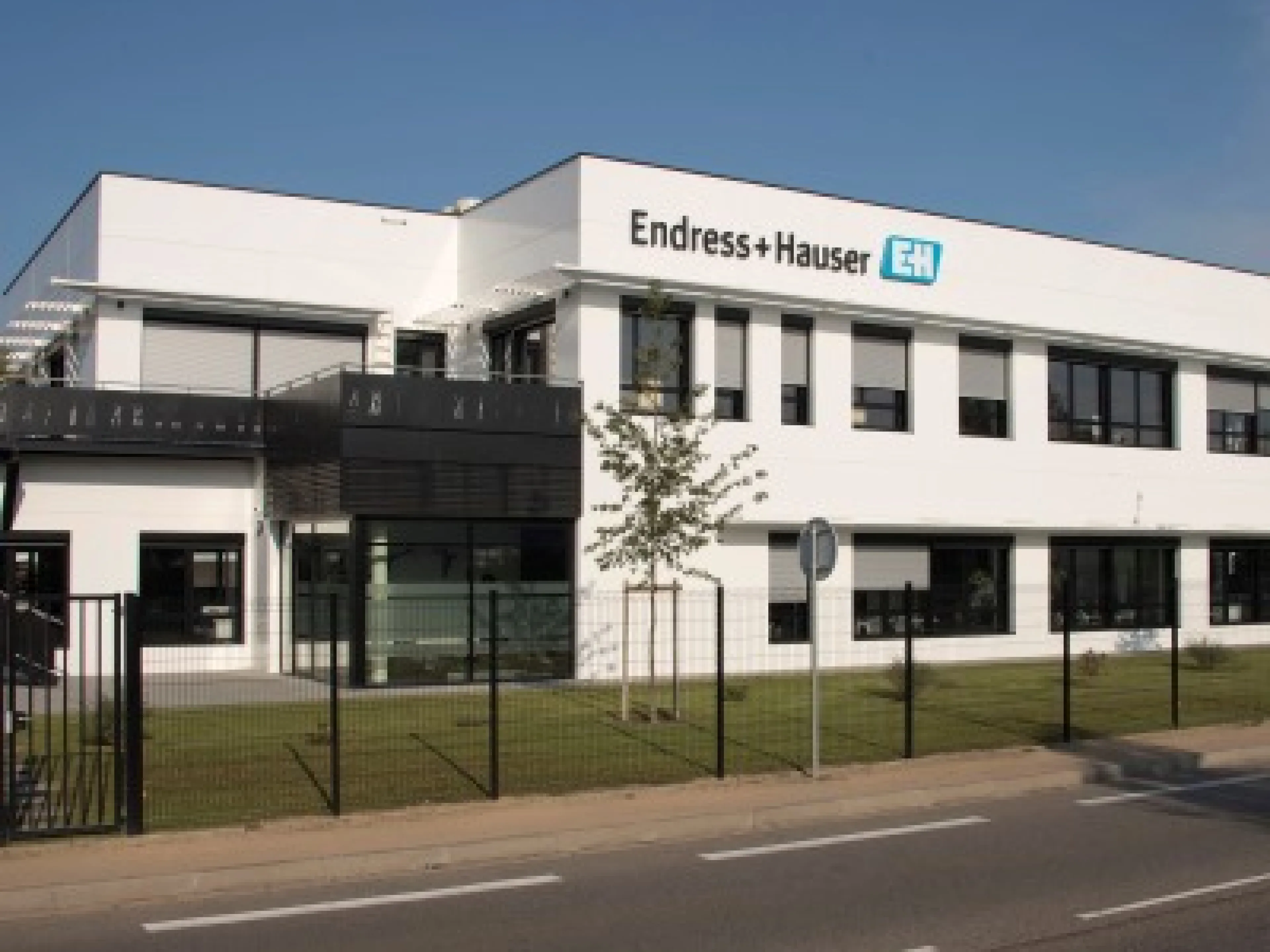 Endress+Hauser und Kaiser Optical Systems beziehen Neubau