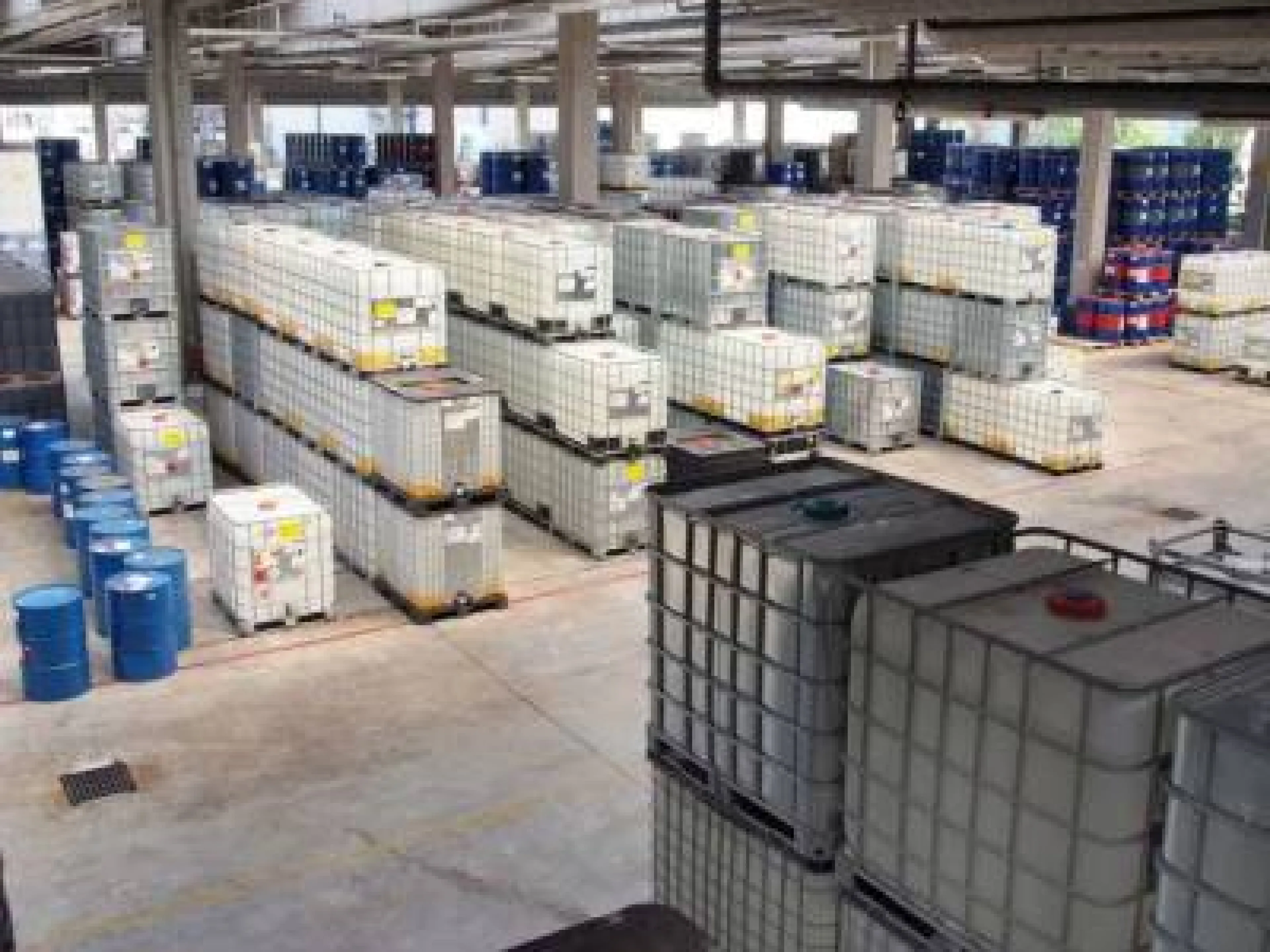 Die Chemiebranche hat ihre eigenen Herausforderungen und strenge Sicherheitsrichtlinien die Verpackung betreffend