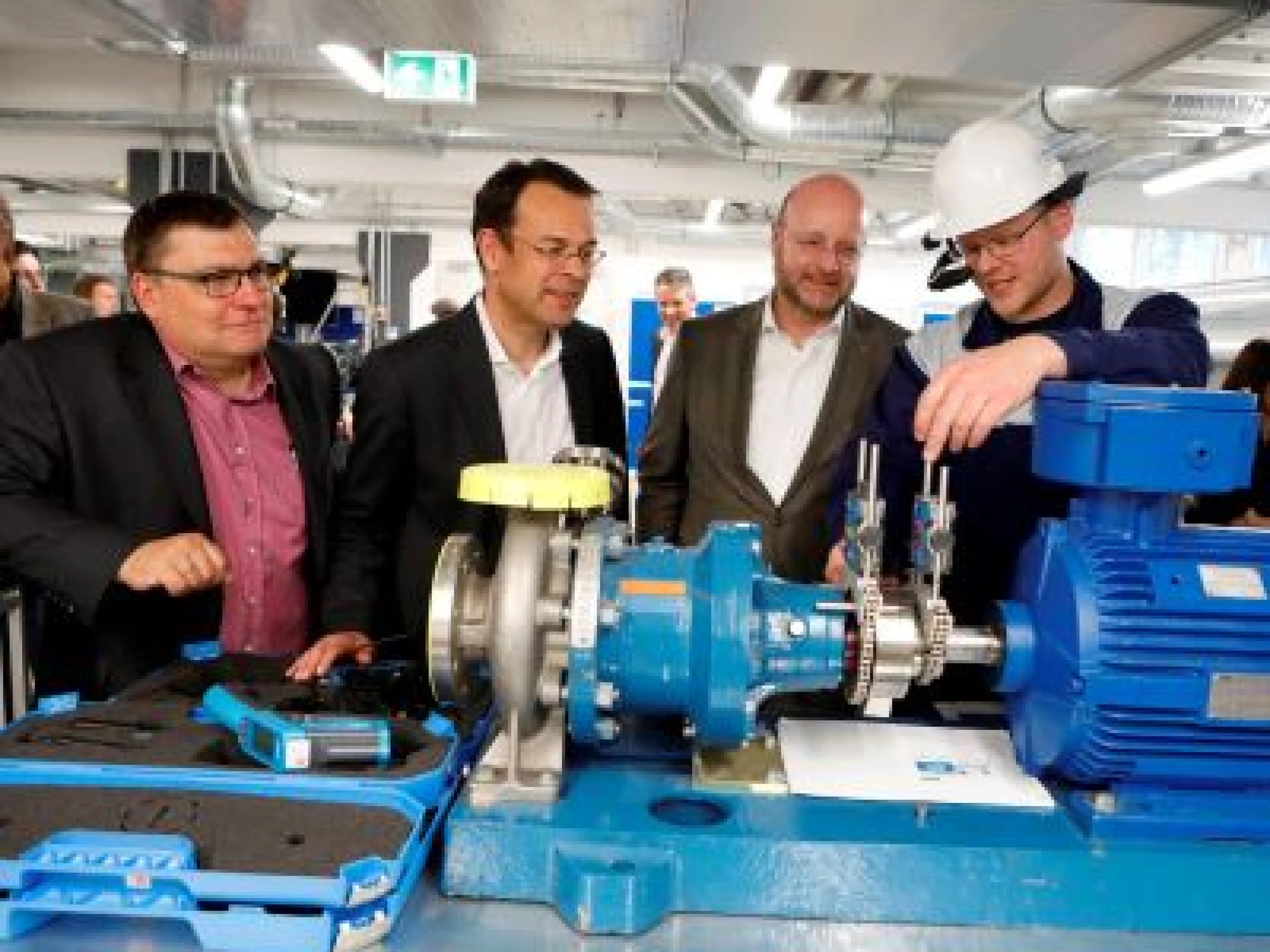 Mitarbeiter der Infraserv Höchst Prozesstechnik GmbH im Gespräch