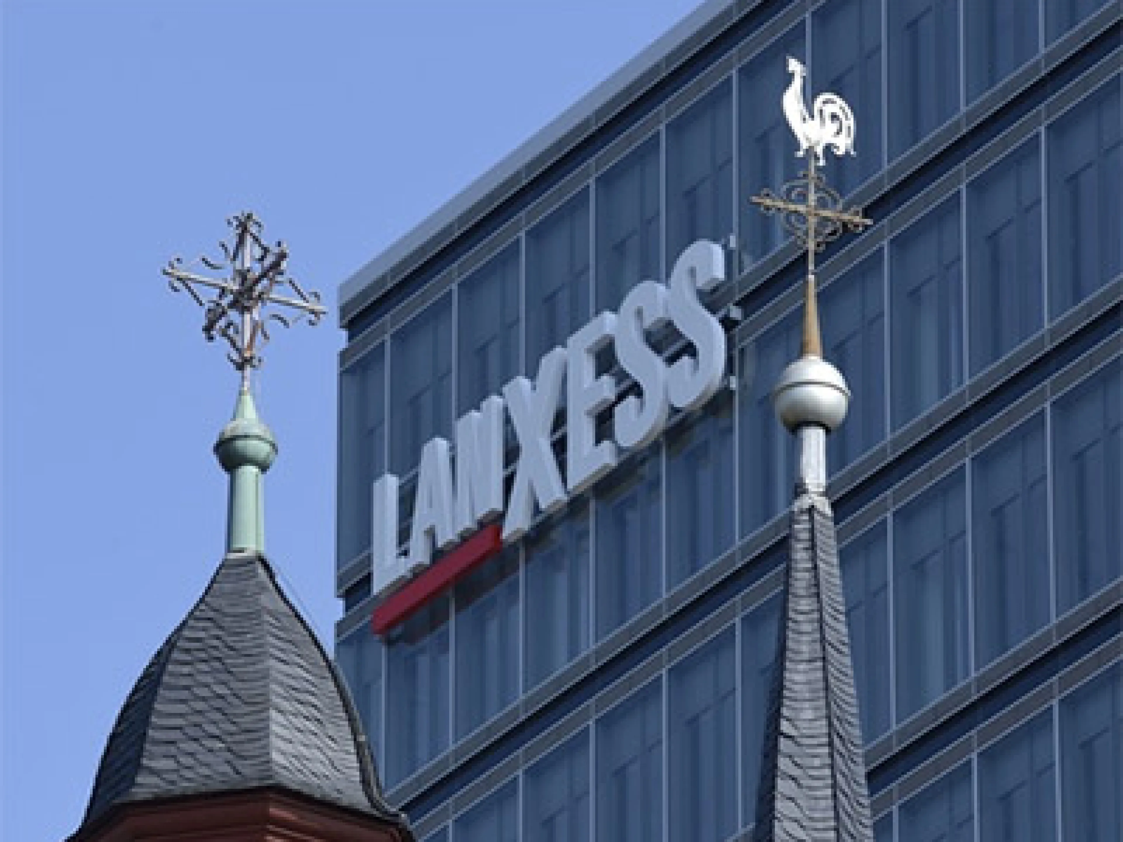 Lanxess steigerte den Umsatz im zweiten Quartal um 36,1 Prozent auf 1,999 Milliarden Euro
