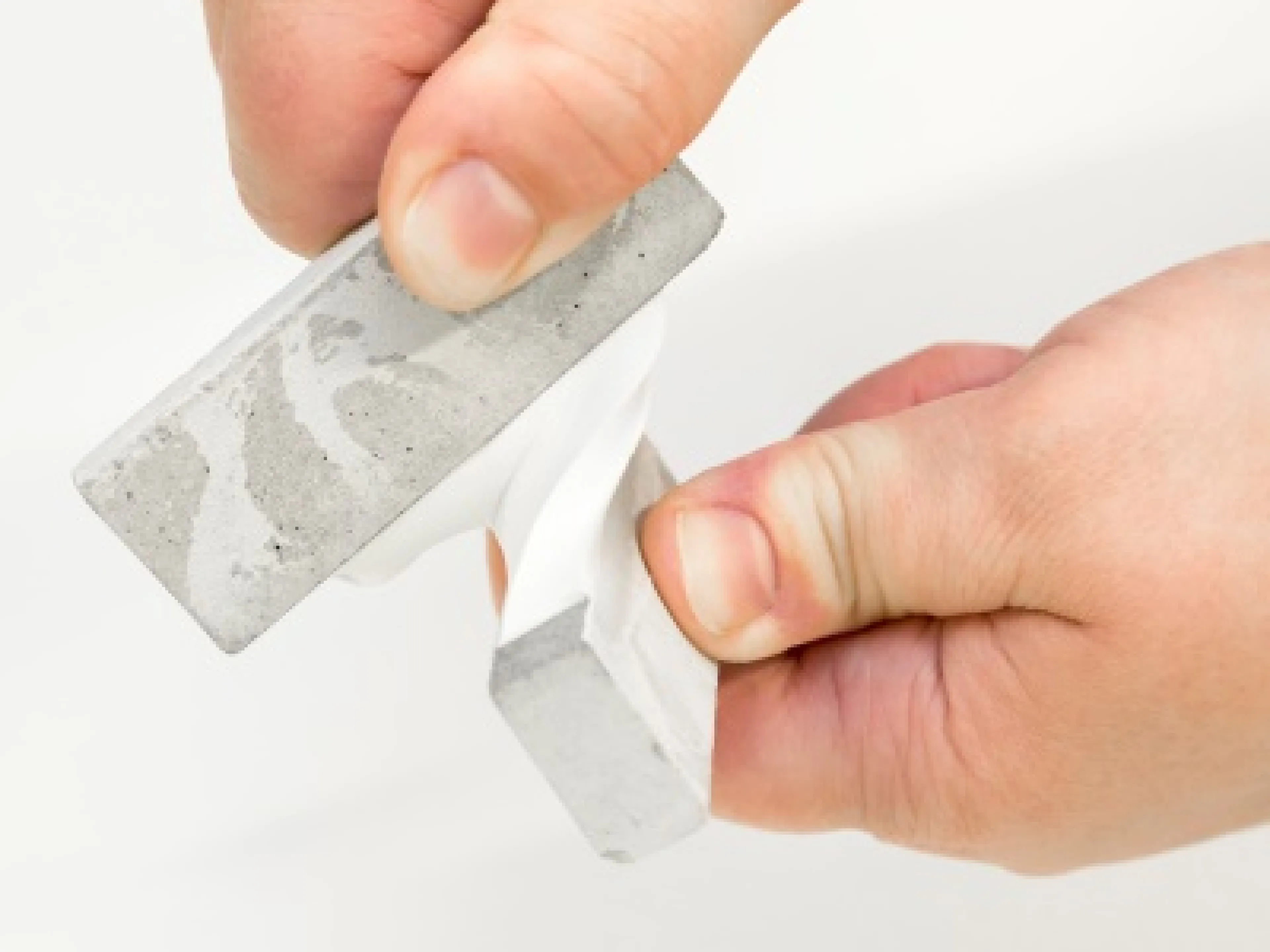 Organofunktionelle Silane kommen unter anderem bei der Formulierung hochelastischer Spezialkleber für Bauanwendungen zum Einsatz