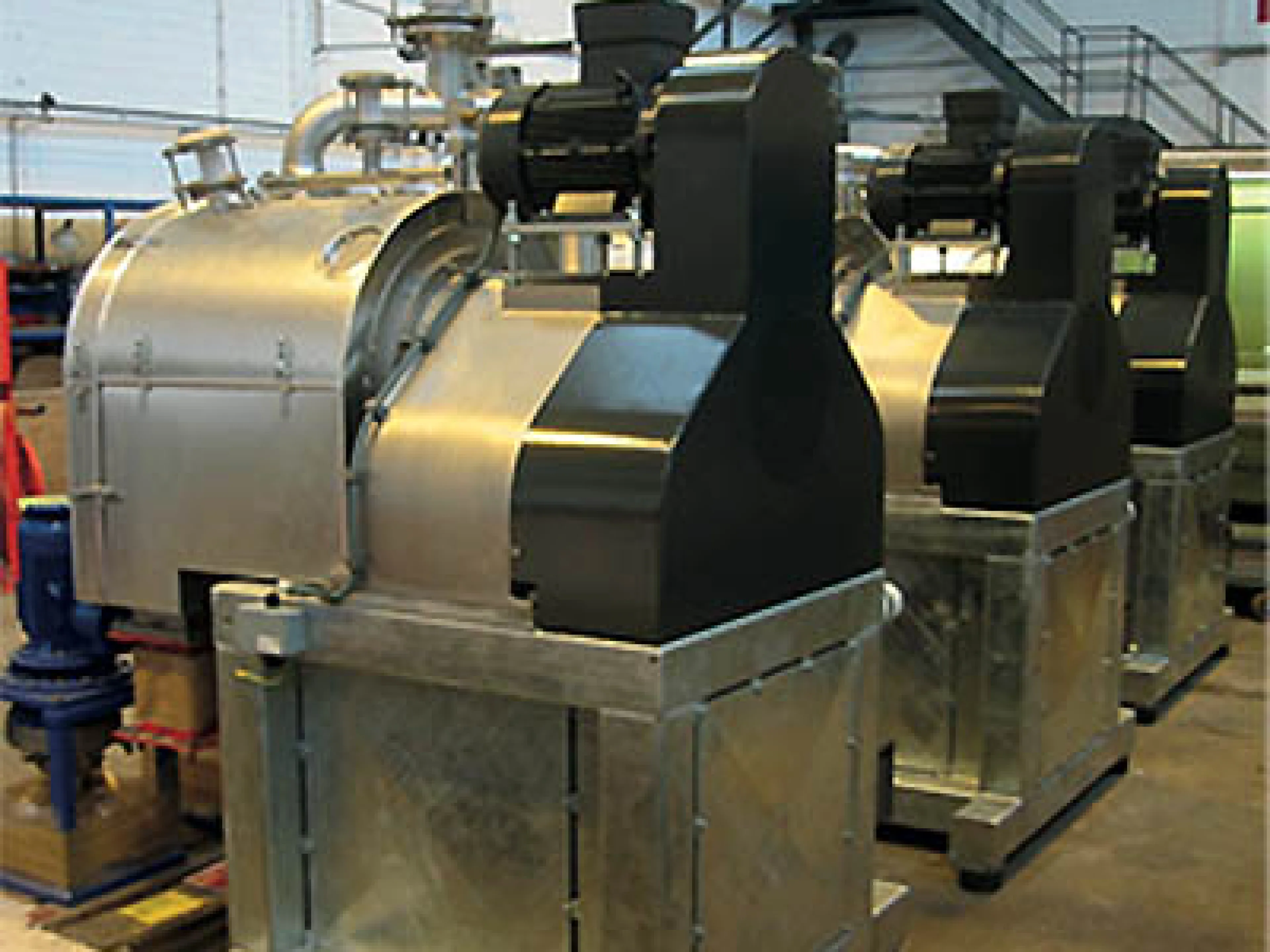 Kombination aus Short Bowl Decanter-Zentrifuge und magnetgekuppelter Pumpe von CP