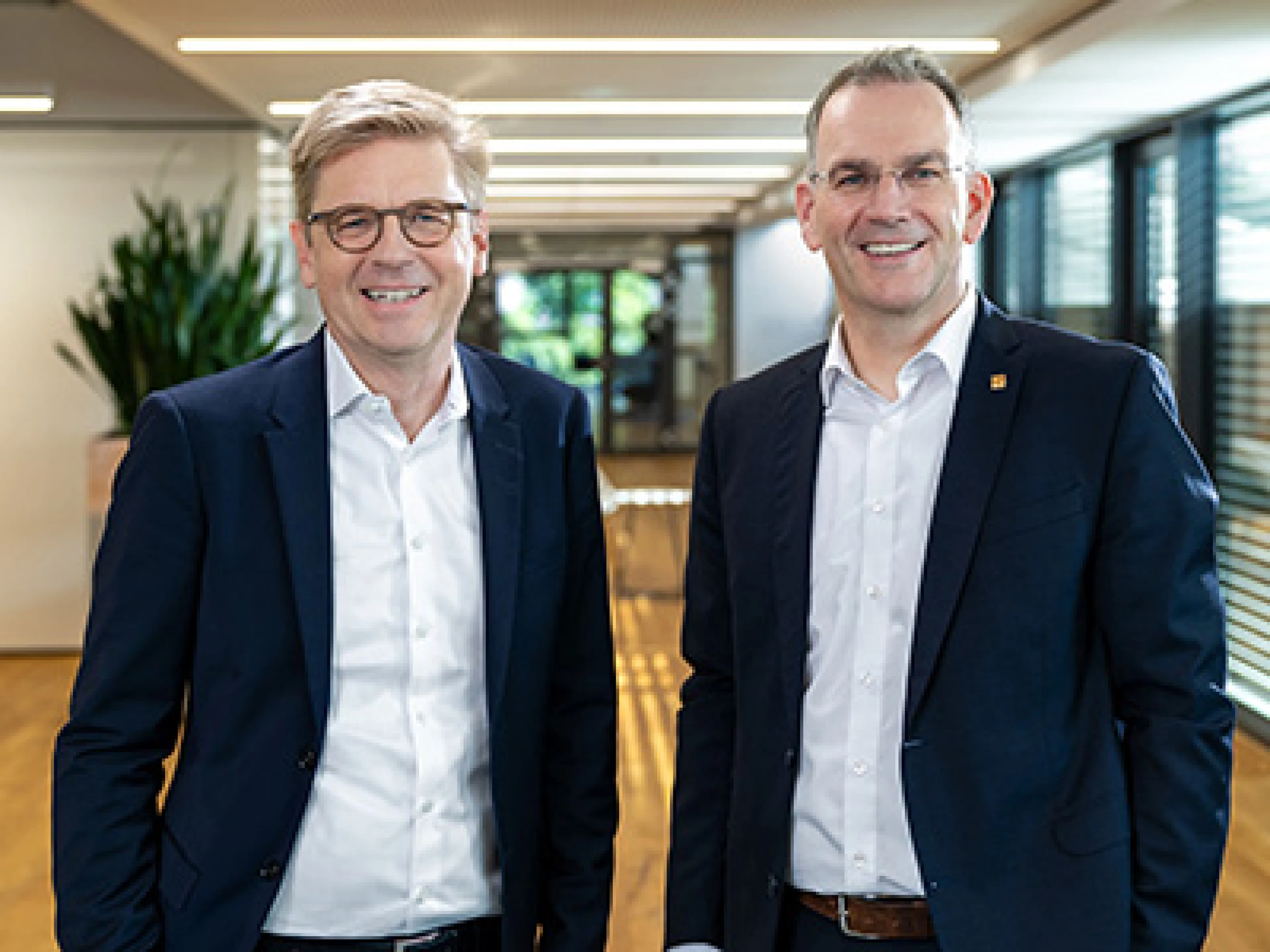 Dr. Mats Gökstorp, Vorstandsvorsitzender Sick, und Peter Selders, CEO der Endress+Hauser Gruppe