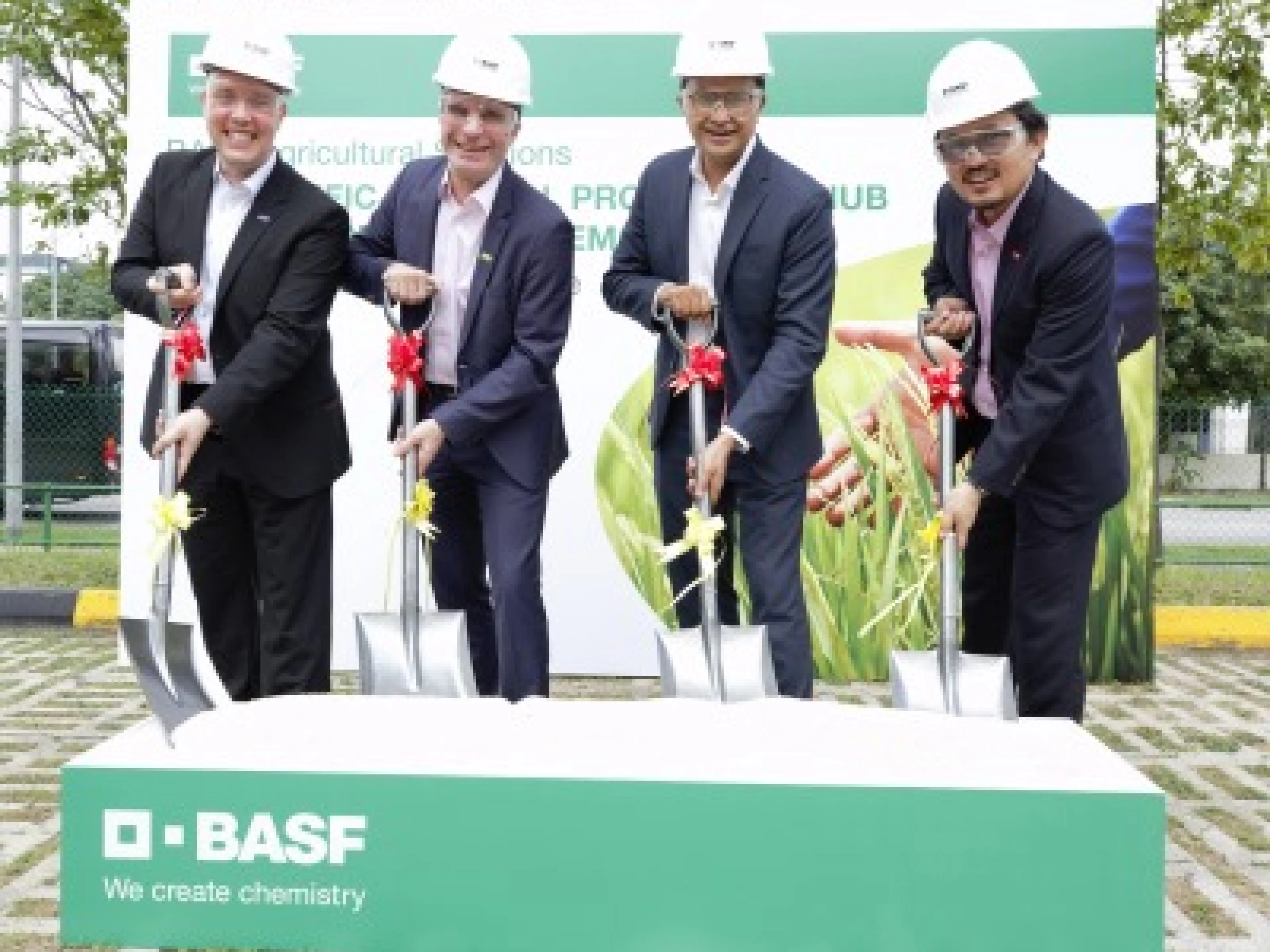 Spatenstich für neue BASF-Produktionsanlage von Pflanzenschutzmitteln in Singapur