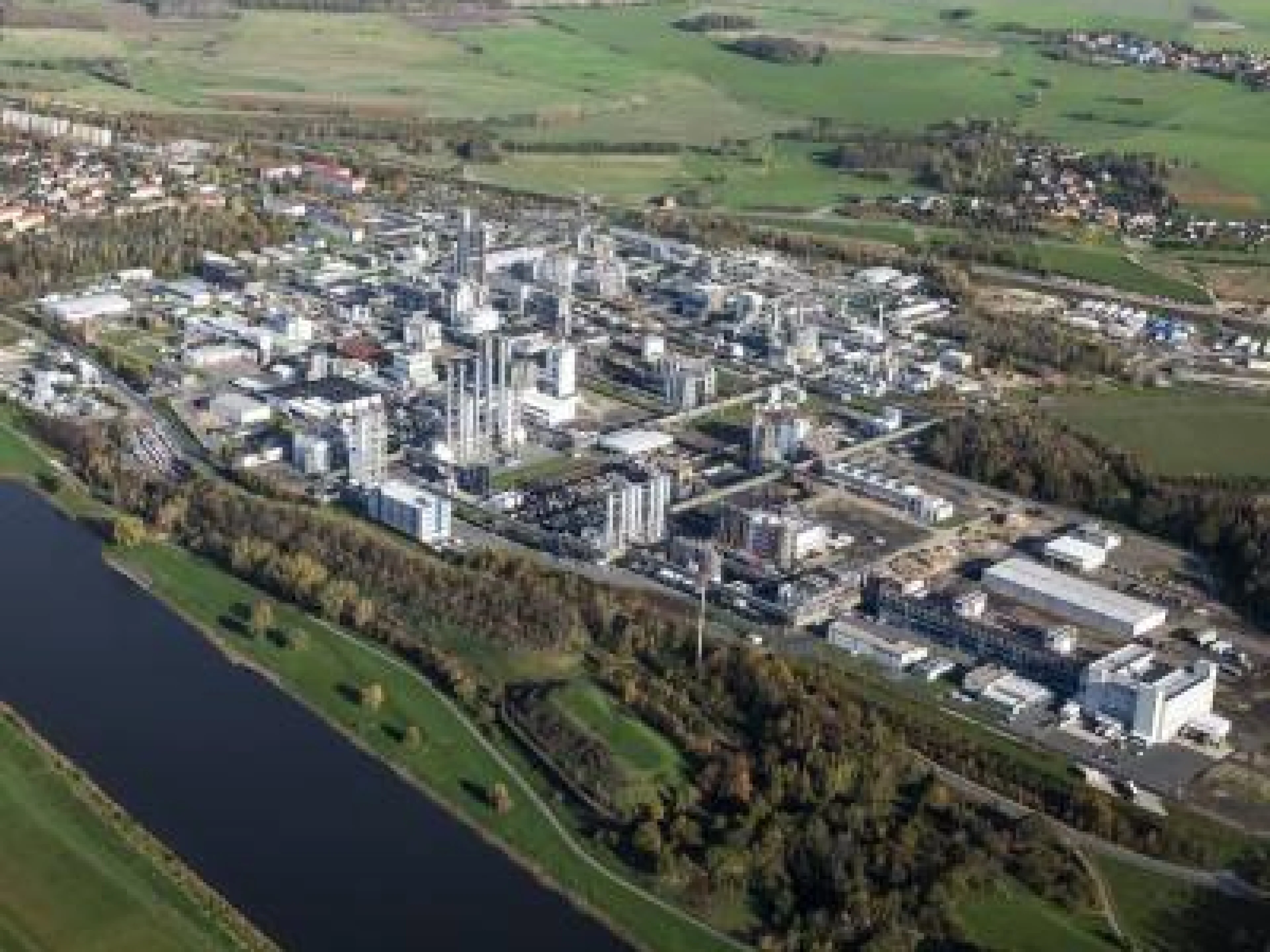 25-jähriges Jubiläum: Im Jahr 1998 hatte Wacker das Werk Nünchritz erworben