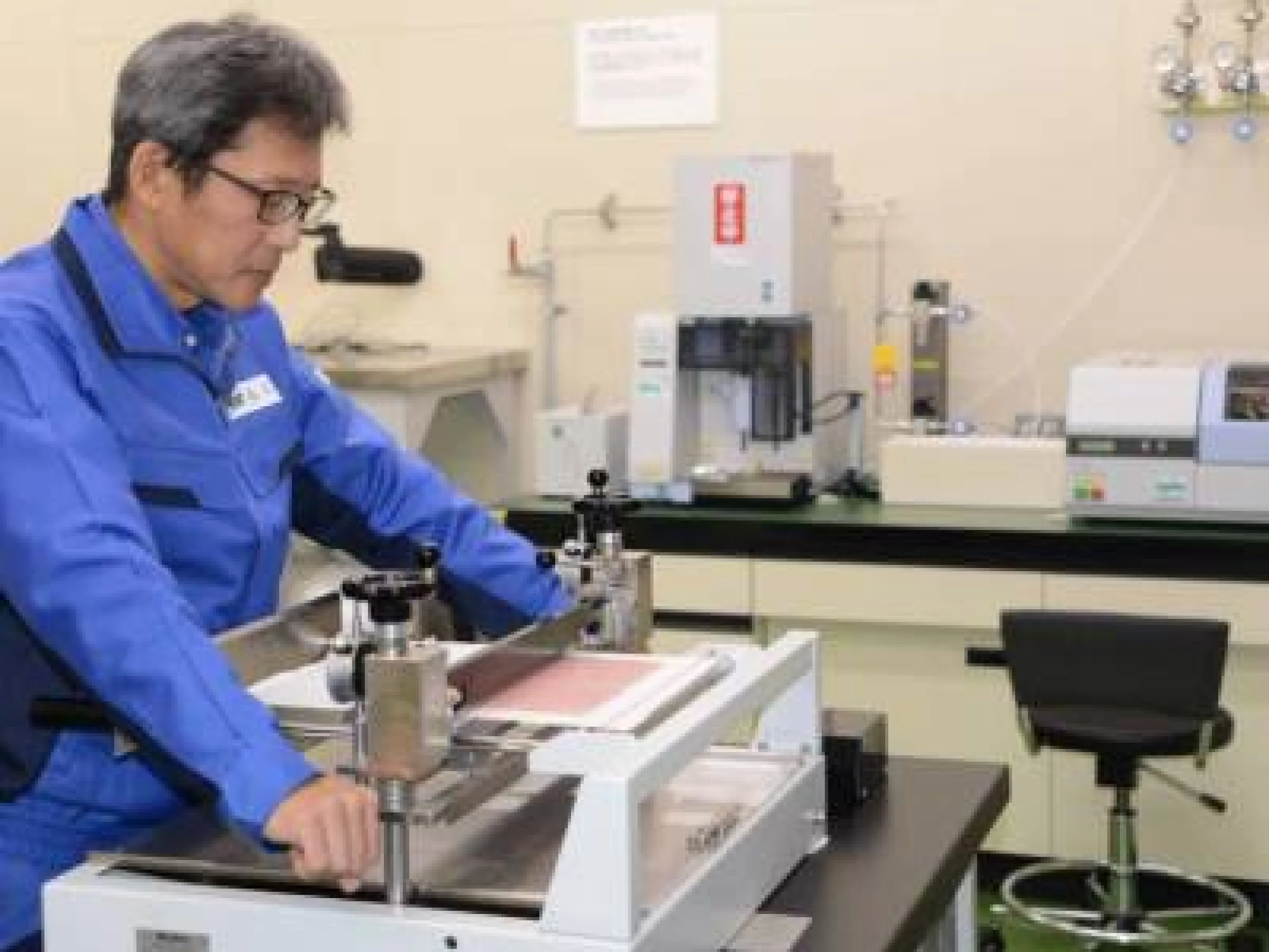 Praxistraining in der Wacker Academy: Im Technical Center Tsukuba kann das zuvor vermittelte chemisch-technische Know-how in praxisnahen Trainings direkt umgesetzt werden