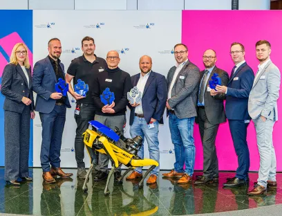 Gruppenbild der Preisträger des Responsible-Care Preises; v.l.n.r.: Ulrike Zimmer, VCI; Victor Kaupe, BASF Coatings; Cedrik Schlag, Honeywell Specialty Chemicals Seelze; Gregor Böhler, DSM Firmenich; Andreas Möller, Dr. Michael Müller, Ursa-Chemie; Dr. Stefan Schneiderbauer, Daniel Quapp, Roman Hartung, Wacker Chemie, Bild: VCI / Andreas Arnold Gruppenbild der Preisträger des VCI Responsible-Care Preises