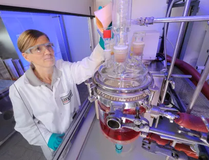 Entwicklung von Farbstoffen für unterschiedliche Anwendungen; u.a. zur Einfärbung von Kunststoffen, Bild: Lanxess Entwicklung von Farbstoffen bei Lanxess für unterschiedliche Anwendungen; u.a. zur Einfärbung von Kunststoffen