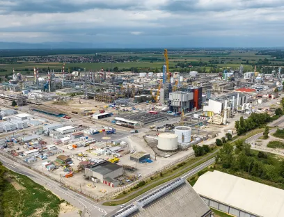 Luftaufnahme des Standorts Chalampé, an dem das Joint Venture Alsachimie von BASF und Domo Chemicals angesiedelt ist, Bild: BASF Luftaufnahme des Standorts Chalampé, an dem das Joint Venture Alsachimie von BASF und Domo Chemicals angesiedelt ist