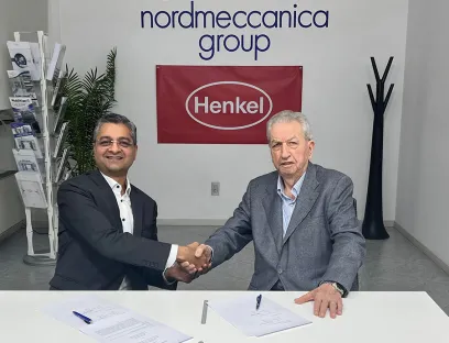 Rajat Agarwal, Global Head of Packaging bei Henkel Adhesive Technologies, und Antonio Cerciello, Präsident von Nordmeccanica