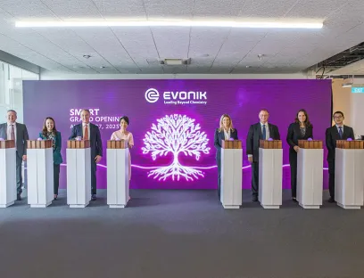 v.l.n.r.: Alexander Weber, Senior VP & GM Alkoxides, Evonik, Christine Wong, JTC, Claus Rettig, Executive Board Evonik & President Asia Pacific, Grace Fu, Umweltministerin Singapore, Lauren Kjeldsen, Executive Board Evonik & COO Officer Custom Solutions, Max Preisenberger, Head BL Catalysts, Evonik, Botschafterin Bettina Fanghänel, Hu Song, Head BL Catalysts, Seaanz Evonik, Bild: Evonik Feierliche Eröffnung der neuen Evonik-Produktionsanlage für Alkoholate in Singapur