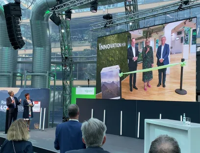 In Anwesenheit von Politik, Medienvertretern, Wissenschaft und Wirtschaft hat Schneider Electric den „Innovation Hub" auf dem Euref-Campus in Düsseldorf offiziell eröffnet