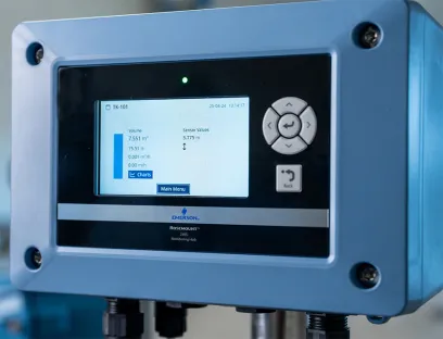 Der Rosemount 2405 Monitoring-Hub von Emerson vereint eine Anzeige, eine Kommunikationseinheit und einen Datensammler in einem einzigen Gerät, um eine umfassende Bestandskontrolle und Einblicke über mehrere Tanks hinweg zu ermöglichen