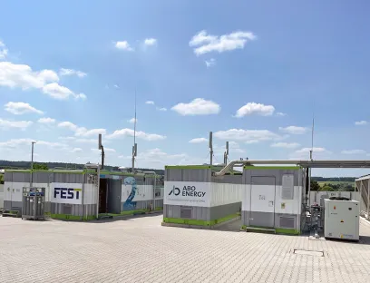 Das Wasserstoffprojekt in Hünfeld-Michelsrombach besteht aus Elektrolyseur, Tankstelle und Trailer-Abfüllstation. Intelligente IO-Link-Sensoren von Jumo sorgen für Prozesssicherheit.