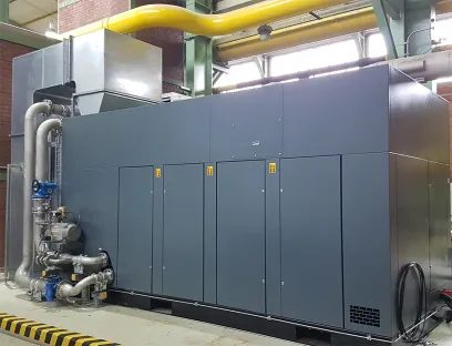 Turbokompressoren im Einsatz: Standardkompressor stellt zusammen mit anderen die Druckluftversorgung eines Chemieparks sicher. Alle Komponenten des 1400 kW starken Turbokompressors befinden sich platzsparend innerhalb der Schallhaube. Dank der Plug-and-Play entfällt die externe Installation von Kompressorkomponenten, was die Installation und Inbetriebnahme vor Ort erheblich vereinfacht