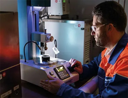 Bitumenadditiv macht Asphalt wider­stands­fähiger