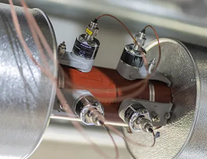 Ultraschall-Clamp-On-Durchflussmessgeräte für eingriffsfreie Durchflussmessungen ohne Rohrarbeiten oder Prozessunterbrechungen, Bild: Endress+Hauser Ultraschall-Clamp-On-Durchflussmessgeräte für eingriffsfreie Durchflussmessungen ohne Rohrarbeiten oder Prozessunterbrechungen