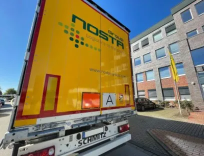 An der Warntafel erkennbar: Die Fahrzeugflotte der Nosta Group ist in der Chemielogistik vielseitig einsetzbar, Bild: Nosta Group An der Warntafel erkennbar: Die Fahrzeugflotte der Nosta Group ist in der Chemielogistik vielseitig einsetzbar