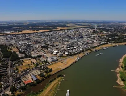 Planen den Aufbau und Betrieb einer 100 Megawatt-Wasserelektrolyse zur Erzeugung von grünem Wasserstoff: Ineos in Köln und Currenta am Chempark-Standort Dormagen, Bild: Currenta Planen den Aufbau und Betrieb einer 100 Megawatt-Wasserelektrolyse zur Erzeugung von grünem Wasserstoff: Ineos in Köln und Currenta am Chempark-Standort Dormagen