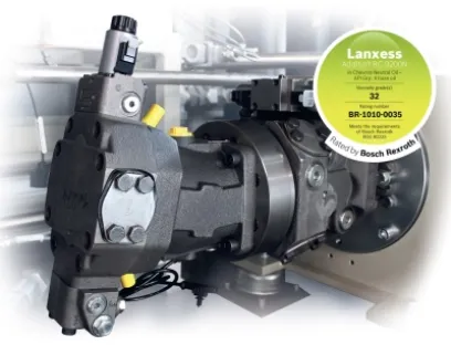 Erfolgreich getestete Additivpakete bekommen ein Prüfsiegel. Schmierstoffhersteller, die ein solches Paket für die Formulierung ihrer Hydraulikflüssigkeit einsetzen, erfüllen damit die Bedingungen von Bosch Rexroth, Bild: Lanxess Erfolgreich getestete Additivpakete bekommen ein Prüfsiegel