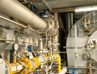Waste to Energy: Die Energie aus dem Drehrohrofen nutzt das Unternehmen Richard Geiss für die Lösemitteldestillation und spart damit rund ein Viertel Gas sowie 1.482 Tonnen CO2 im Jahr, Bild: Ingo Jensen/Richard Geiss Waste to Energy: Die Energie aus dem Drehrohrofen nutzt das Unternehmen Richard Geiss für die Lösemitteldestillation und spart damit rund ein Viertel Gas sowie 1.482 Tonnen CO2 im Jahr