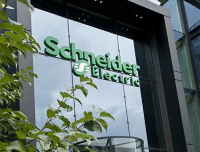 Der aktuelle Nachhaltigkeitsbericht weist die Fortschritte in den Bereichen Klima und Ressourcen sowie Gleichstellung und Generationengerechtigkeit aus, Bild: Schneider Electric Schneider Electric