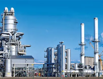 Zur Dekarbonisierung der Chemieindustrie hat Sick Analysesysteme zur kontinuierlichen Überwachung von bis zu zehn IR-Messkomponenten in Rauchgasen entwickelt, Bild: Sick Chemieanlage