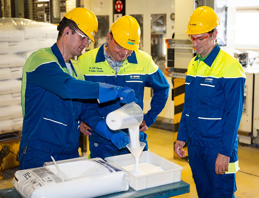 BASF hat die Produktion von Ammoniumchlorid in Ludwigshafen erweitert und damit die Kapazität um 50 Prozent erhöht, Bild: BASF BASF hat die Produktion von Ammoniumchlorid in Ludwigshafen erweitert und damit die Kapazität um 50 Prozent erhöht