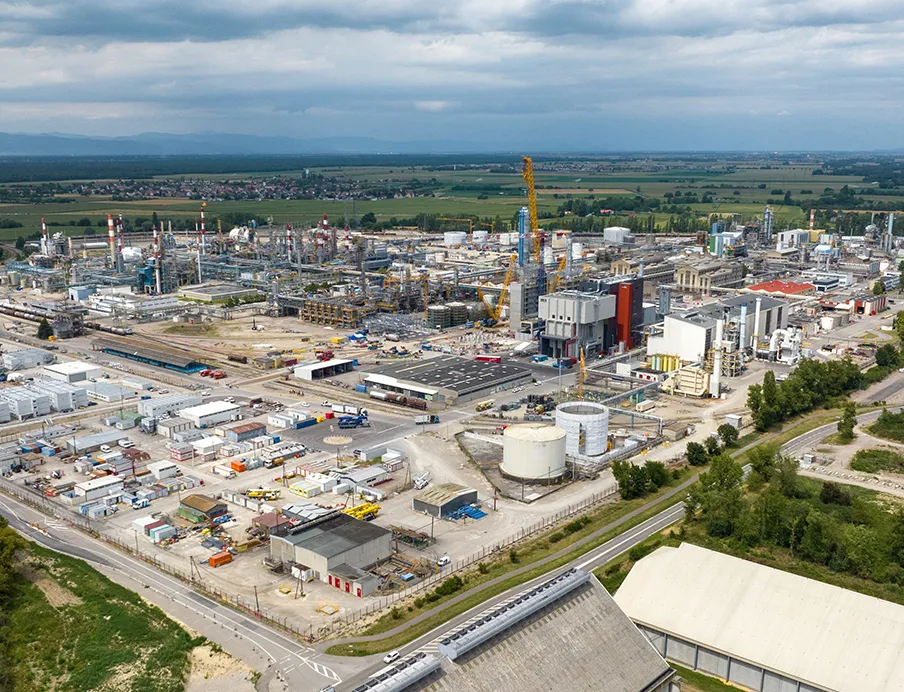 Luftaufnahme des Standorts Chalampé, an dem das Joint Venture Alsachimie von BASF und Domo Chemicals angesiedelt ist 