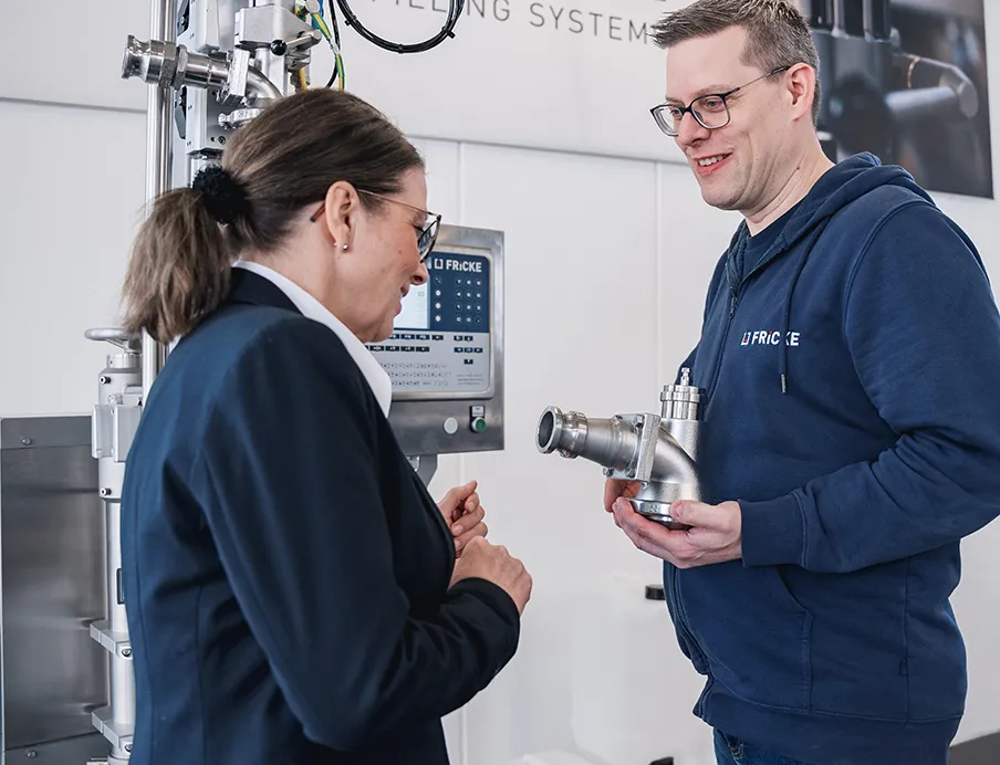 Die Abfüllanlagen sorgen für die effiziente, sichere und ressourcenschonende Verarbeitung von flüssigen und pastösen Produkten, Bild: Fricke Die Abfülltechnik von Fricke sorgt für die effiziente, sichere und ressourcenschonende Verarbeitung von flüssigen und pastösen Produkten