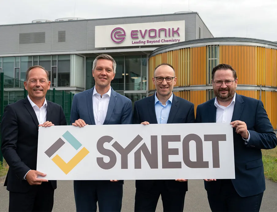 (v. l. n. r.): Thomas Wessel, Personalvorstand und Arbeitsdirektor von Evonik, traf sich mit der Syneqt-Geschäftsführung, bestehend aus Andreas Orwat, Thomas Basten (Sprecher) und Daniel Brünink, im Chemiepark Marl