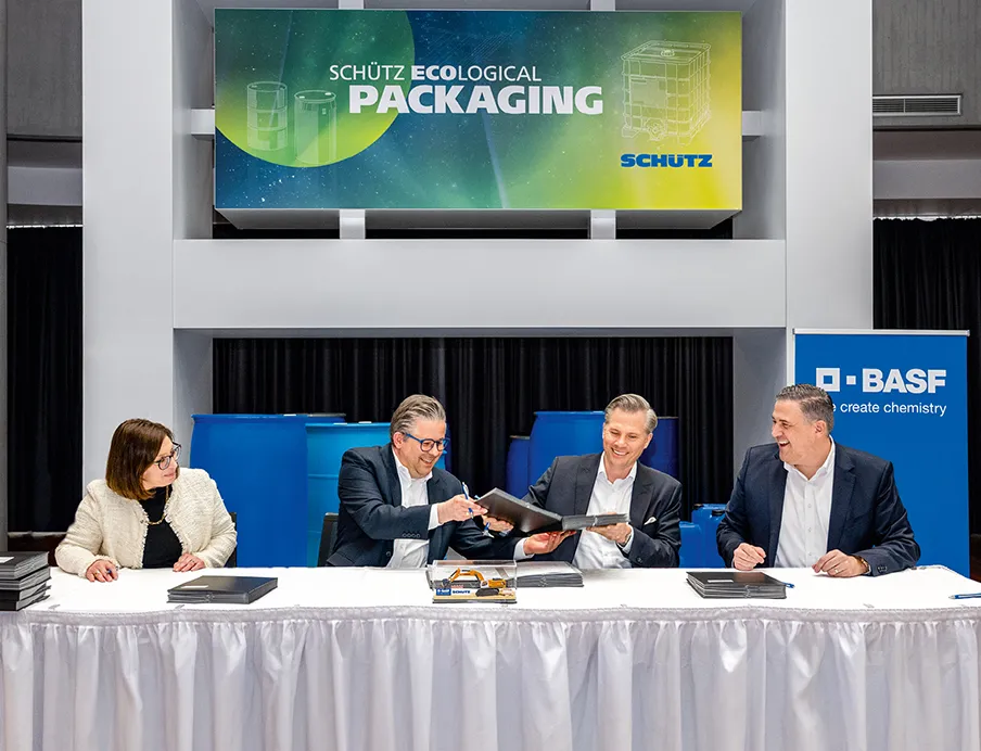 Unterzeichnung des Ansiedlungsvertrags zur IBC-Produktion zwischen BASF und Schütz