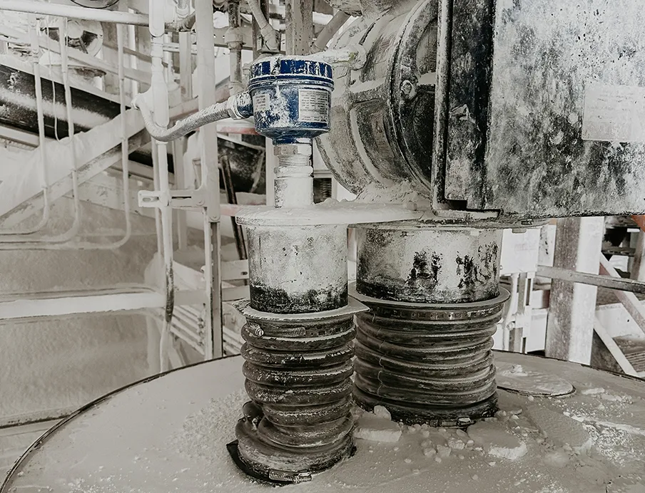 Der Drehflügel- Grenzstandmelder zuverlässig in nahezu allen Schüttgütern. Durch seine druckfeste Ausführung, optionalem Ex-Schutz und SIL2-Zertifizierung ist er auch für sicherheitskritische Prozesse geeignet