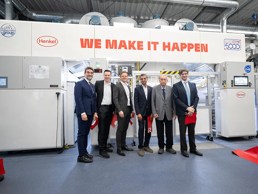 v.l.n.r.: Eröffnung des Packaging Competence Center: Vincenzo Cerciello, Nordmeccanica; Kai Ethner, Dirk Martin und Rajat Agrawal, Henkel; Antonio Cerciello und Alfredo Cerciello, Nordmeccanica