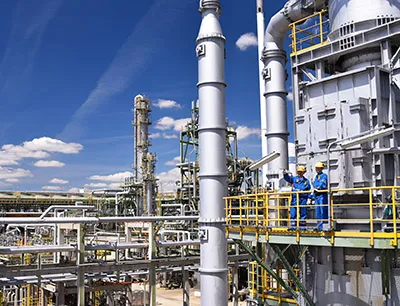 Nach Abschluss des Chemie-Tarifvertrags 2024 bekommen die 585.000 Beschäftigten fast sieben Prozent Entgelterhöhung in zwei Stufen, Bild: Adobe Stock/industrieblick Chemie-Tarifvertrag: Fast sieben Prozent Entgelterhöhung in zwei Stufen