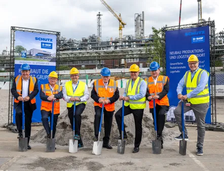 v.l.n.r.: Veit Enders, Vorstand Schütz, Prof. Dr. Klaus Blettner, Oberbürgermeister Stadt Ludwigshafen, Dr. Helmut Winterling, President Europäische Verbundstandorte bei BASF, Udo Schütz, Gründer Schütz Group, Uwe Lohr, Senior Vice President Global Indirect Procurement bei BASF, Roland Straßburger, CEO Schütz, Matthias Dohrn, President Global Procurement bei BASF